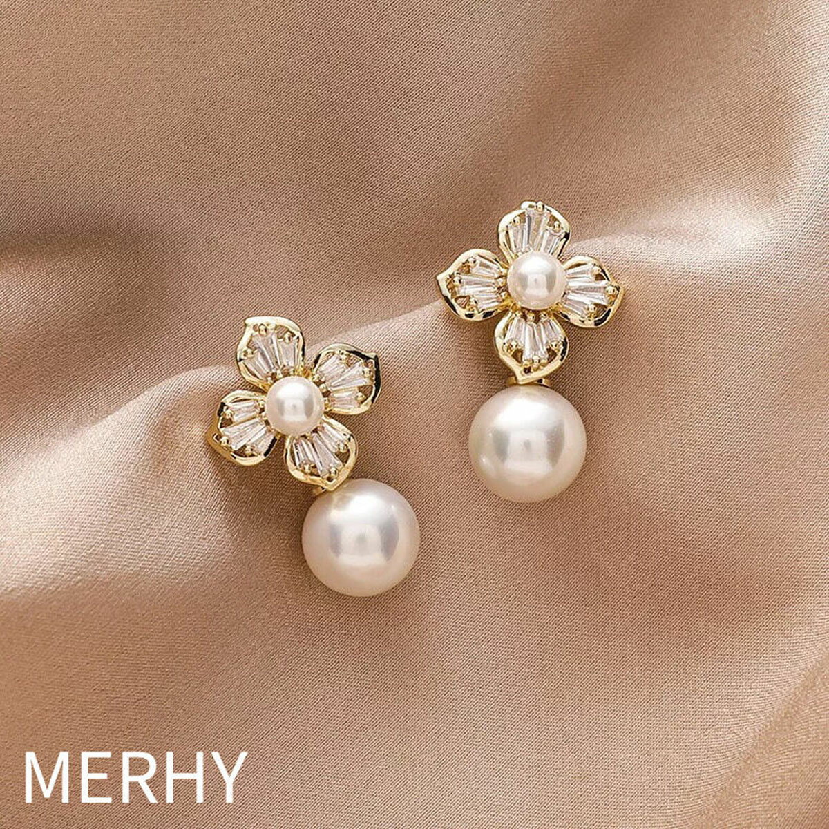 パールピアス S2206 フラワー 花 パール クリスタル 上品 ピアス 大ぶり 小ぶり 華やか 揺れる セレモニー 結婚式 ウエディング 二次会 お呼ばれ プレ花 デイリー オケージョナル カジュアル 人気 メルウィー merhy 20代 30代 女性 ゴールド
