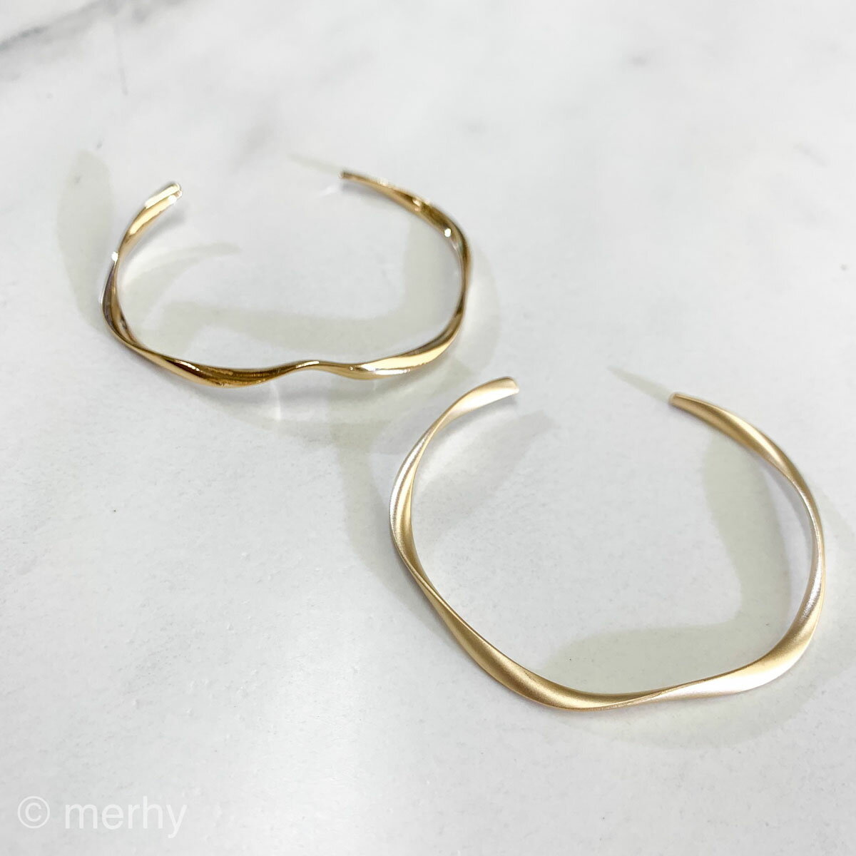 bangle ME14 インスタで人気 シンプル 華奢 バングル ブレスレット 女性 大人 アクセ アクセサリー ギフト トレンド オシャレ カジュアル キレイめ かわいい 人気 ゴールド シルバー ランキング メルウィー merhy 韓国 韓国アクセ プチプラ SNSで話題 20代 30代 40代 50代