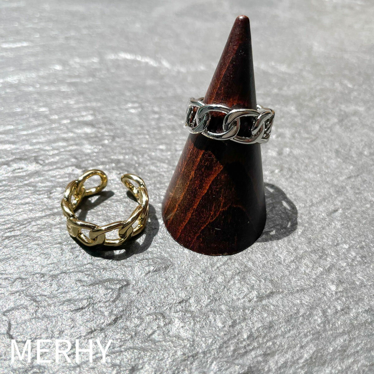 人気のメッシュリングの新作！ 薄めで軽い着け心地!! サイズ フリーサイズ　　約10号〜15号まで調整可能 素材 合金 カラー シルバー ゴールド MERHY merhy メルウィー ring インスタで人気 シンプル チェーン 太め ゴツメ 指輪 リング 女性 大人 アクセサリー トレンド オシャレ カジュアル キレイめ かわいい 人気 ゴールド シルバー ランキング メルウィー merhy 韓国アクセ プチプラ フリーサイズ サイズ調整可 20代 30代 40代 50代 チェーンリング メッシュリングMERHY merhy メルウィー ring インスタで人気 シンプル チェーン 太め ゴツメ 指輪 リング 女性 大人 アクセサリー トレンド オシャレ カジュアル キレイめ かわいい 人気 ゴールド シルバー ランキング メルウィー merhy 韓国アクセ プチプラ フリーサイズ サイズ調整可 20代 30代 40代 50代 チェーンリング メッシュリング