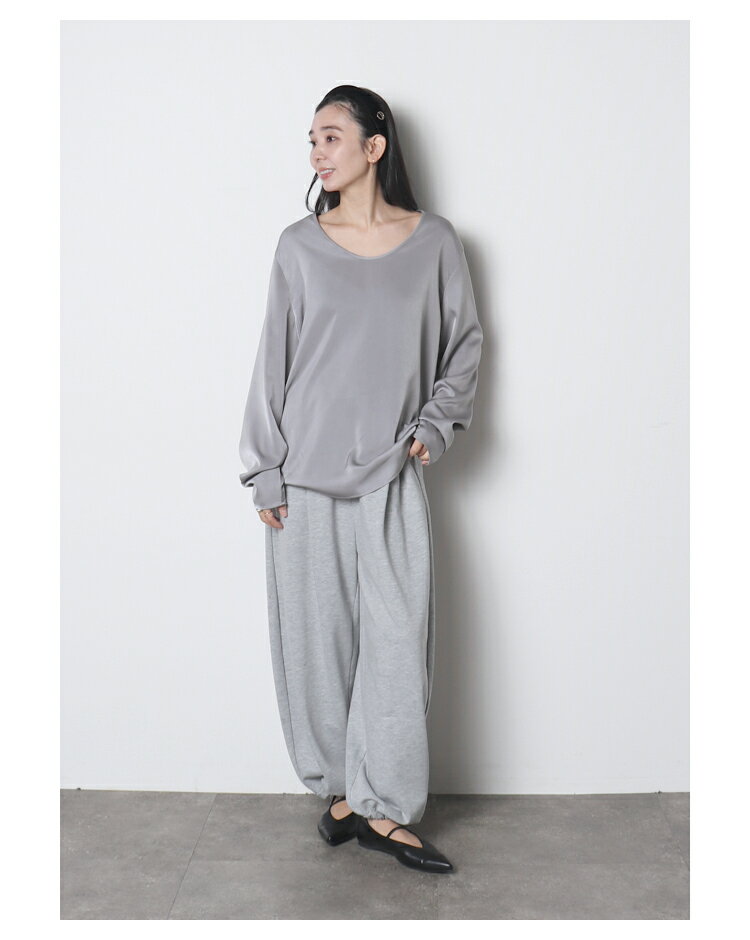 サテンTブラウス（3枚目）