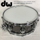 DW　ドラム　ワークショップ　スネアドラム　 14&quot;×5.5&quot;　ブラスシェル ブラックニッケルフィニッシュ　DW-BNB1455SD/BRASS/C スネアバッグ付き 精悍なルックス、パワフルなサウンドが魅力的なブラックニッケル・ブラス 1mm厚のブラスシェルにブラックニッケルのメッキを施し精悍なルックスを得ると共にサウンドにまとまりと落ち着きをプラス。 金属らしいブライトで切れの良いサウンドです。 ハードウェアには、プレスフープのオープンな鳴りを確保しながら鋭いアタックも得られる3mm厚の「True Hoop」、磁力によってスイッチを固定する「MAG Throw Off」、ワンタッチでスナッピーのテンションを3段階調整できる「3P Butt Plate」を装備。 また、従来のTrue-Pitch テンションロッドよりさらに目を細かくすることでより繊細なチューニングを可能にする「True Pitch 50」など、機能面にもDW独自のアイデアが盛り込まれています。 ジャンルを問わず、オールラウンドに使いやすいブラススネアです。 【ご確認下さい】 ※お使いのモニタ環境により、商品画像の色合いが異なる場合がございます。 思っていたものと違う等の理由での返品はお受け致しかねます。予めご了承下さい。 初期不良が発生した場合は対応致します。 製品の仕様及びデザインは改良のため予告なく変更することがあります。 ■スペック サイズ 14&quot;×5.5&quot; シェル 1mm Brass フィニッシュ Black Nickel Finish フープ / テンション数 True Hoop / 10 ストレイナー MAG Throw Off バット 3P Butt Plate テンションボルト True Pitch 50 パーツカラー ChromeDWスネアスネアドラムの人気シリーズ ブラスシェルなのに使えるチューニングの幅が広い 精悍なルックス、パワフルなサウンドが魅力的なブラックニッケル・ブラス 1mm厚のブラスシェルにブラックニッケルのメッキを施し精悍なルックスを得ると共にサウンドにまとまりと落ち着きをプラス。 金属らしいブライトで切れの良いサウンドです。 ハードウェアには、プレスフープのオープンな鳴りを確保しながら鋭いアタックも得られる3mm厚の「True Hoop」、磁力によってスイッチを固定する「MAG Throw Off」、ワンタッチでスナッピーのテンションを3段階調整できる「3P Butt Plate」を装備。 また、従来のTrue-Pitch テンションロッドよりさらに目を細かくすることでより繊細なチューニングを可能にする「True Pitch 50」など、機能面にもDW独自のアイデアが盛り込まれています。 ジャンルを問わず、オールラウンドに使いやすいブラススネアです。 【ご確認下さい】 ※お使いのモニタ環境により、商品画像の色合いが異なる場合がございます。 思っていたものと違う等の理由での返品はお受け致しかねます。予めご了承下さい。 初期不良が発生した場合は対応致します。 製品の仕様及びデザインは改良のため予告なく変更することがあります。 ■スペック サイズ 14&quot;×5.5&quot; シェル 1mm Brass フィニッシュ Black Nickel Finish フープ / テンション数 True Hoop / 10 ストレイナー MAG Throw Off バット 3P Butt Plate テンションボルト True Pitch 50 パーツカラー Chrome