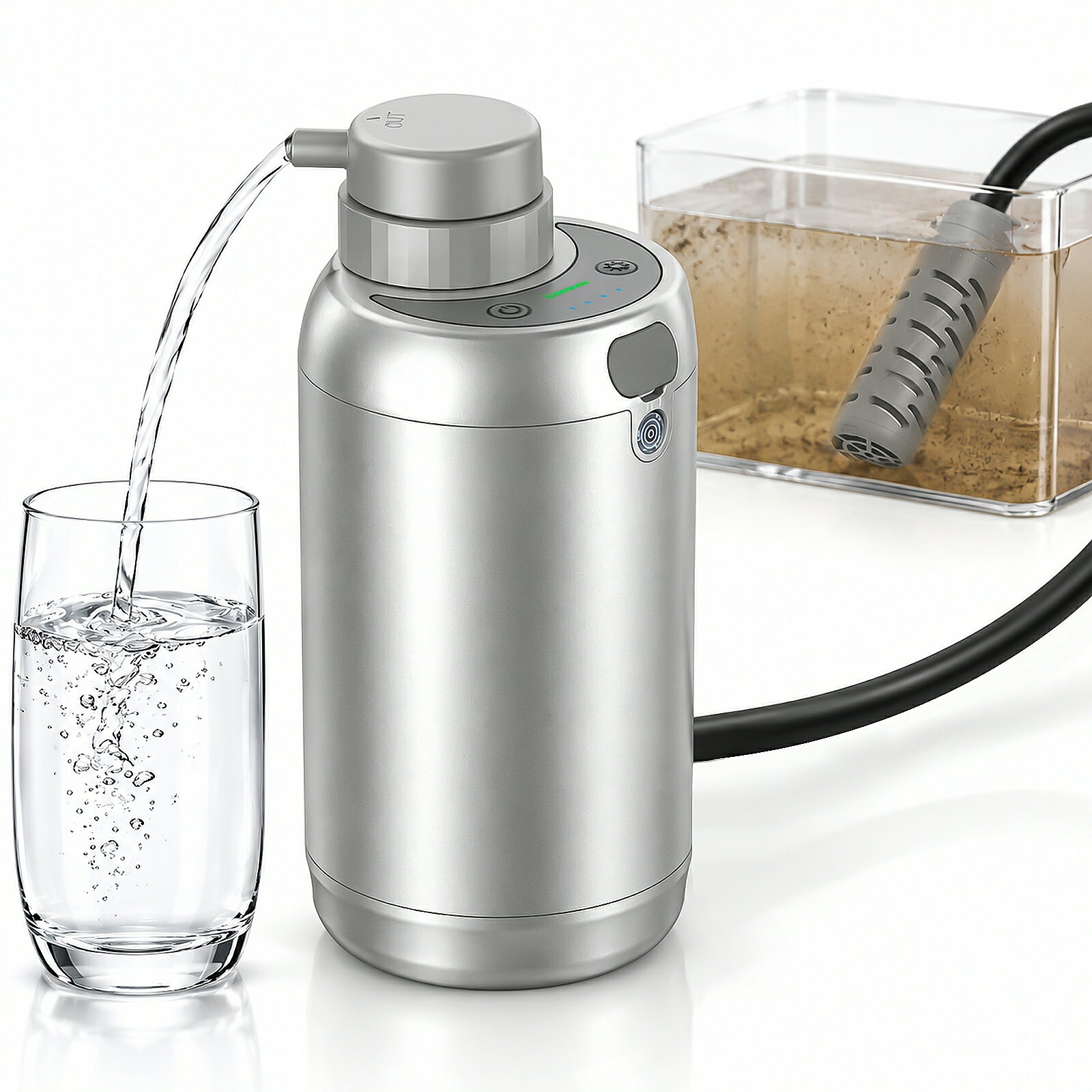 商品詳細 商品名 電動携帯浄水器 ブラント Greeshow 本体サイズ 16.5L x 5.3W x 10.7H cm 本体重量 350 グラム 外部テスト認証 アメリカのFCC認証、FDA認証と水道法水質基準適合 商品紹介 【5段階浄水システム・除去率99.99999%】業界新型開発の電動携帯浄水器GS-2801は、5段階のろ過を行なう浄水システム（ウルトラプレフィルター+ KDFフィルター+高品質の活性炭フィルター+レベルPPコットン+内蔵ウルトラフィルター）と超高品質の0.01ミクロンマイクロファイバーフィルターを採用し、99.9999%の細菌をろ過することができます。フィルターを定期的に交換することで、より衛生的で安心とおいしさをキープ、ミネラルウォーターよりもおトクでエコ！ 【厚生労働省水質検査適合品・防災安全協会認定品】 GS-2801 電動型携帯浄水器は2022年10月27日に厚生労働省の水質基準に合わせて、水質検査を実施しております。防災用品として一般社団法人防災安全協会にも信頼するほどの安全品質のことを審査成績書にて実証しております。驚異の除去率99.99999%を国内の水質検査機関にて実証した携帯浄水器で、防災士が推奨した災害グッズです。安心して飲めるほど透き通った清潔な飲料水にろ過することができます。お風呂の残り水、井戸水や雨水の浄化なども可能です。 【ワンタッチ簡単水ろ過・USB充電】弊社が開発したこのアウトドア電動浄水器は、他社にはない自動給水機能も搭載しており、ワンタッチ起動で吸引吸入の手間が省けます。大容量の2800mAhリチウム電池を内蔵し、一回フル充電で180分間の連続使用が可能で、1000L以上の水を連続ろ過できます。長持ちなので、本体最大30000Lろ過できます。一度にたくさんの水を浄水できるため、地震、津波、台風などの自然災害が発生した場合、家族や友人など大人数で使用しても、飲み水に困りません。また、USB Type-C充電ポートを搭載しているので、バッテリーが切れたときにモバイルバッテリーを使って充電するのに便利です。 【持ち運びに便利・LEDライト搭載】コンパクトなデザインで重さわずか350gの超ポータブルデバイスで、安全に保管できる専用の収納袋が付いております。 アウトドア用のリュックサックやバッグのベルトにも簡単に掛けられるので、キャンプ、登山、釣り、探検、サバイバル、旅行中の持ち運びや保管がとても簡単で非常に便利です。 たくさん水を持ち運ぶ必要がなく、川や湖など、各地に点在する水源から採水してすぐ飲めるため、登山やロングトレイルで親しまれています。また、屋外活動、災害、夜間の取水に使用するスーパーサバイバルデバイスLEDライトにより、光のない場所でも、停電時や夜間にも安全に取水ができます。 【安心アフターサポート】Greeshow携帯浄水器には、1年間のメーカー保証がついております。商品の故障や不具合など、お客様の困りごとにも迅速に対応致します。お気軽にお問い合わせくださいませ。 安心保証 12ヶ月安心保証br> よくあるご質問（Q&amp;A） Q Greeshow 携帯浄水器（GS-2801）はどのような不純物を除去できますか？ GS-2801携帯浄水器は、水に含まれる大腸菌、レンサ球菌、サルモネラ菌などの各種細菌をはじめ、直径0.01ミクロン以上の固形不純物（濁り、赤サビ、泥土などの微粒子）を効果的にろ過し、水の品質を大幅に向上させます。 さらに、中空糸膜と繊維状活性炭のダブル効果により、残留塩素（カルキ臭）やカビ臭などの嫌なニオイも吸着・除去します。 Q この携帯浄水器にはどのような種類のろ材が使われていますか？ 0.01μmの超高精度な中空糸膜フィルターを採用しています。ストロー状の繊維表面にある無数の微細孔が、細菌や微粒子を物理的に捕捉・ろ過し、0.01μm以上の不純物をしっかり除去します。※注意：本製品の浄水カートリッジは交換できません。 Q 水質や除去効果に関する証明・認証はありますか？ はい、ございます。 日本の厚生労働省が定める水質基準に基づいた【国内第三者機関による水質検査】を実施し、一般細菌や大腸菌等に対する確かな除去効果が実証されています。 また、厳しい国際的な飲用水基準もクリアしておりますので、非常時にも安心してお使いいただけます。 Q どのような水（原水）に使えますか？ 最も推奨されるのは「水道水」です。次点として、目視で澄んでいる自然水（地下水・湧水・井戸水・河川水・湖沼水・雪解け水・雨水など）にもご使用いただけます。 なお、海水、コーヒー、お茶などを原水として使用することはできません。水に溶け込んでいる成分は本浄水器では除去できませんので、あらかじめご了承ください。 Q 使用できる水温の上限はありますか？ 適用温度は0～40℃となっておりますが、フィルターの性能維持および長寿命化のため、0～32℃の水温でのご使用をおすすめいたします。