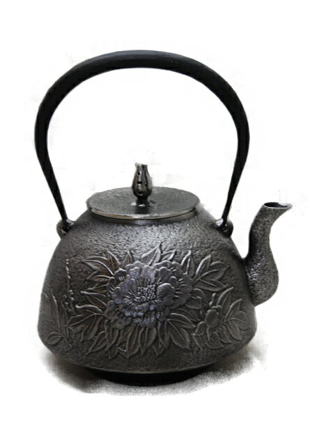 南部盛岡 三厳堂【名人 佐藤 勝弘 作】 南部型 牡丹 砂鉄 鉄瓶 南部鉄瓶