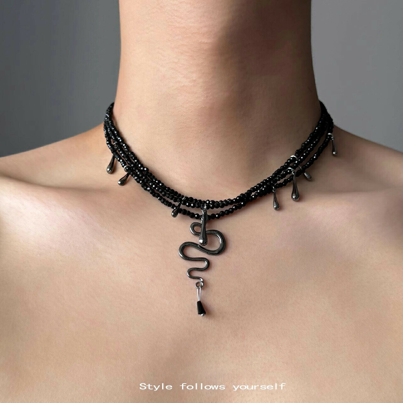 重ね ショットネックレス ビズ 首輪 ブラッククリスタル パンク チョーカー パンク PUNK ブラック 蛇 おしゃれ ギャル ネックレス