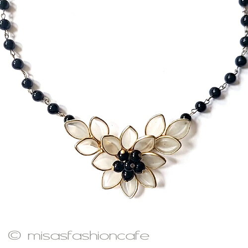 ヴィンテージアクセサリー ガラスのお花ネックレス Vintage アンティーク ジュエリー ビンテージ ヴィンテージコスチュームジュエリー 骨董 蚤の市 【海外直輸入USED品】