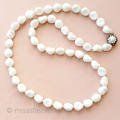 ミリアムハスケル ミルクガラスロングネックレス Miriam Haskell Vintage・ヴィンテージジュエリー アンティーク アクセサリー 【海外直輸入USED品】