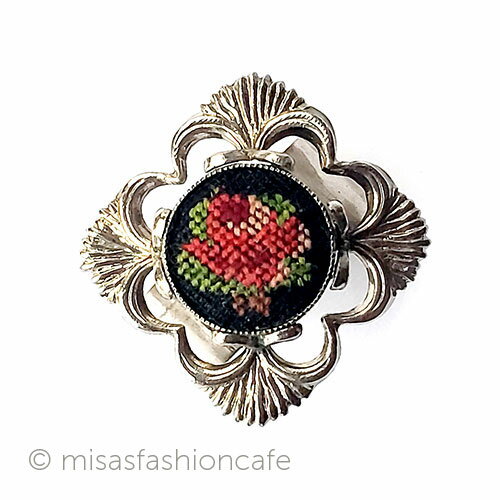アンティークリング　指輪　　プチポアン刺繍ローズ花　リング　Vintage　ビンテージ　アクセサリー　..