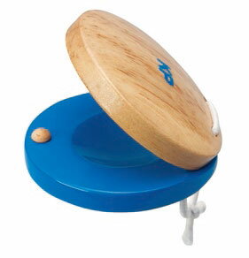 Kids percussionは、シンプルなデザインと天然素材を使った、こどものための本物の楽器シリーズです！ 長く安心してお使いいただけるように自然素材にこだわっています。 曲に合わせてリズムをとって、どんなリズムを叩くか 考えっこしましょう。 カスタネットといったらこのサイズ！ 半分カラーになっていて洋服をきているみたい。 オシャレにみえませんか？ 商品仕様 サイズ：直径60×20mm 素材：ラバーウッド 生産国：MADE IN INDIA ※ギフトパッケージ入り 他のドラム・太鼓はこちら→ 他の子ども用の楽器はこちら→