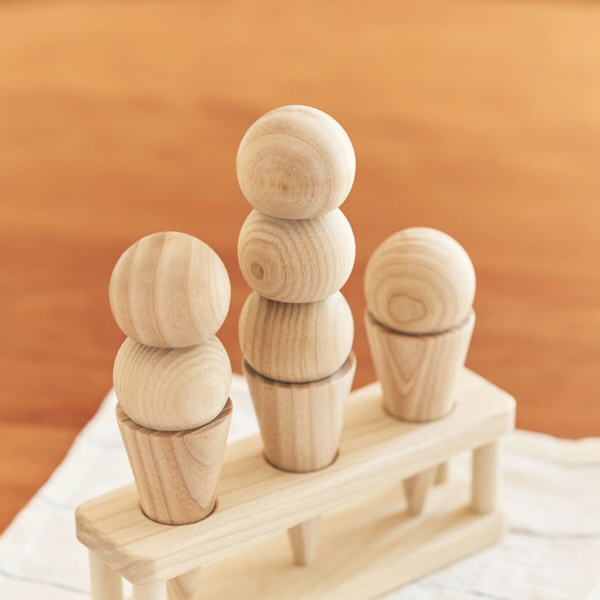 【24日1:59までポイント2倍！】【名入れ 送料無料】 木製おままごと アイスセット スタンド付き 木製アイスクリーム おままごとセット 木のおもちゃ 名入れプレゼント 出産祝い 誕生日プレゼント 女の子 知育玩具 天然木 キッズおもちゃセット ギフト 女児