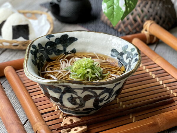 食器 ラーメン どんぶり おしゃれ 和食器 モダン 土物 ラーメン鉢 美濃焼 アウトレット カフェ風 手書きたこ唐草豪快丼