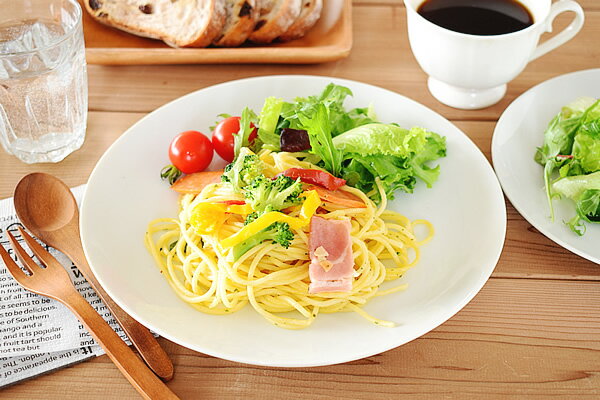 【10%OFFクーポン11/16 23:59まで】食器 おしゃれ 皿 大皿 フラットプレート23.5cm 美濃焼 プレート 丸皿 アウトレット カフェ風 白 電子レンジ対応 食洗機対応