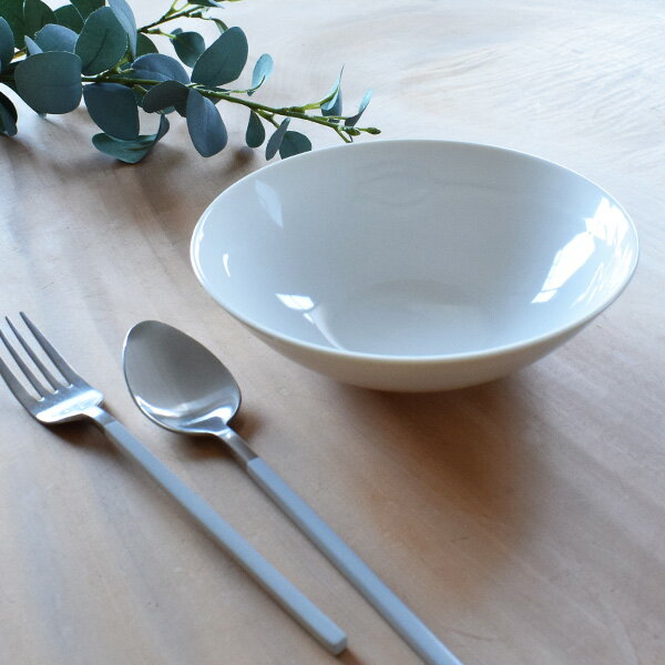 【10%OFFクーポン3/8 0:00〜3/9 23:59】食器 【限定45個】 おしゃれ 中鉢 チューリップエンボス浅鉢 煮物鉢 サラダボウル 美濃焼 モダン アウトレット 磁器 カフェ風 電子レンジ対応 食洗器対応