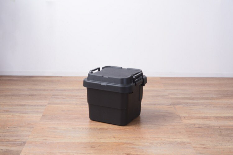MIC楽天市場店のトランクカーゴ 30l おしゃれ ブラック スタッキング 収納 多用途 アウトドア シンプル ベーシック 北欧 お洒落 モダン デザイン テイスト スタイル カフェ風 人気 おすすめ アイテム インテリア 家具 新生活 一｜アングル2