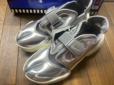 【アウトレット】【NIKE W AQUA RIFTナイキ アクアリフト/CW5875 001 B/サンダル/シルバー/スリッポン/スニーカー/シューズ/レディース/TABI SHOES/足袋】【サイズUS6.5(23.5cm)】