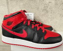 【NIKE AIR JORDAN 1 MID GSナイキ エアジョーダン1ミッド/JORDAN1 AJ1 赤x黒/black/fire red/white DQ8423 060/BRED/スニーカー/シューズ/ボーイズサイズ/キッズサイズ/レディース】【サイズ6.5Y(24.5cm)】