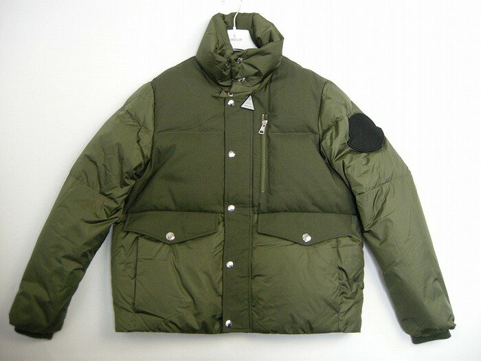 【MONCLER/モンクレール/CUZCO/クスコ/メンズ/2017-2018AW/秋冬/ダウンジャケット/ダウンパーカー/ショートダウン/DOWN JKT/816/カーキグリーン/オリーブ/サイズ3 (日本男性L-XL相当)/ミリタリーダウン/ビッグロゴワッペン】の商品画像