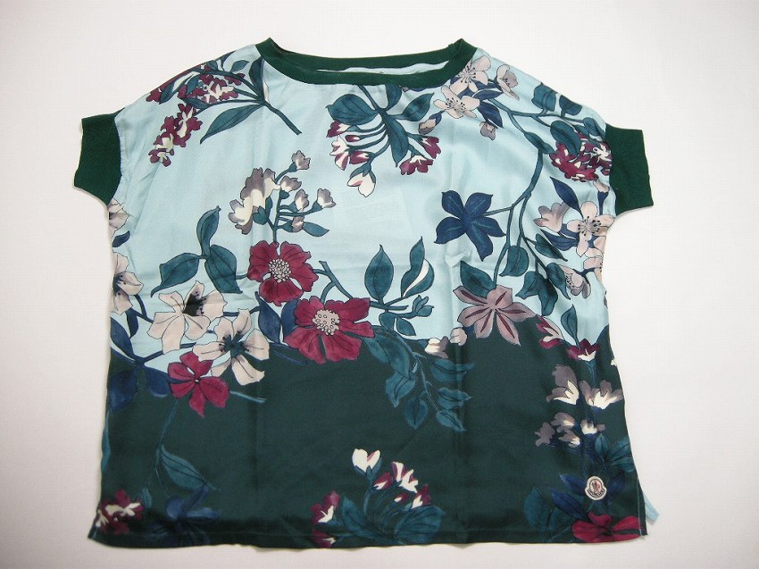 【MONCLER/モンクレール/T-SHIRT/シルク製 花柄 半袖Tシャツ/TEE/カットソー/ブラウス/レディース/2015SS/春夏/800/ブルー系/80528-30-57480/サイズXS(ゆったりめレディースM 相当)】
