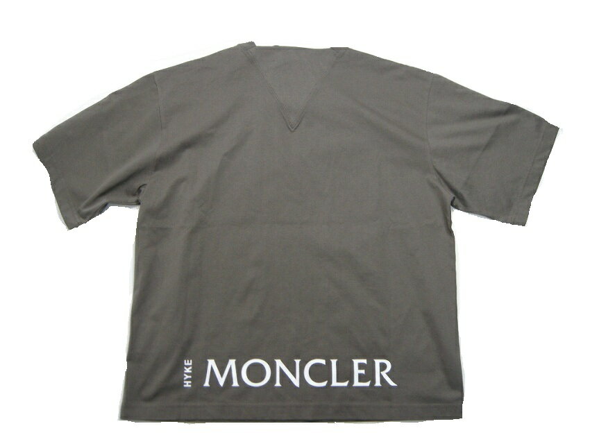 【MONCLER/モンクレール/GENIUS/ジーニアス/HYKE/ハイク/SS T-SHIRT WOMEN/レディース/Tシャツ/半袖 TEE/カットソー/2021-2022AW/秋冬/25L/マットブラウン/カーキベージュ系/サイズXS/S/M (ゆったりめ)メンズも着用可能/09K-8C000-04-829FB】