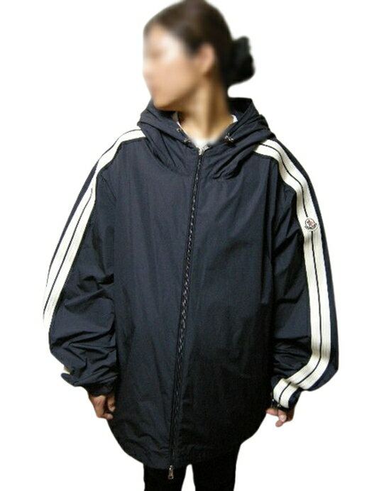【着用サイズについて】 165cm 52kgのモデルが、サイズ6を着用しています。 日本男性サイズの3XL-4XLサイズくらいです。ゆったりしたサイズ感です。 【ブランド】 MONCLER(モンクレール) 【モデル】 OLAN GIUBBO...