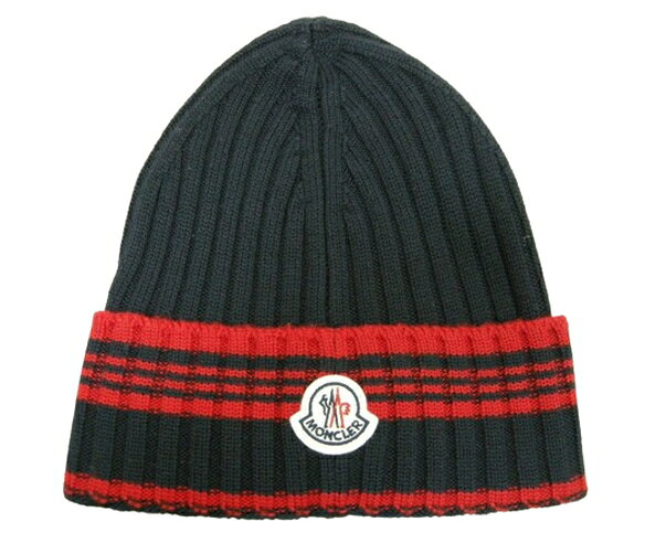 【ブランド】 MONCLER(モンクレール) 【モデル】 ニットキャップ(レディース) BERRETTO TRICOT/ニット帽子/ニットCAP I2-091-3B00050-M1131I20913B00050M1131 【素材】 本体:ウール100% 【カラー】 742 (ダークネイビー系) 【付属品】 タグなど写真に写っているもの (付属品は輸送の際に生じた汚れやダメージがある場合がございます。また、着用の参考に着合わせた品や小物やハンガー,ショッピングバッグは含まれません。) 【コンディション】 新品未使用 (輸送の際のシワや、チェックしてますが、細かい汚れ、細かいスレ等ある場合あります。) 【サイズ】 ●サイズFREE (メンズですが女性が着用しても問題ないデザインです。) 【スタッフコメント】 2023-2024AW モンクレール(MONCLER) ニットキャップ(メンズ)です。 イタリア製です。メンズですが女性が着用しても問題ないデザインです。モンクレール直営店もしくは正規取扱い店で、買い付けてまいりました。 ※サイズは複数計測して平均値を出しておりますが、多少誤差が生じる事がございます。ご理解下さい。 ※サイズがご不明な場合はオーダー前にお問合せください。 ※お客様のPC環境により、商品画像と実際とでは若干色が異なる場合があります。 ※ファスナーが海外製(RIRI製,LAMPO製,海外YKK製 etc)のため、新品当初、硬い場合が多いです。 使用していくにつれ、スムーズになりますのでご安心下さい。
