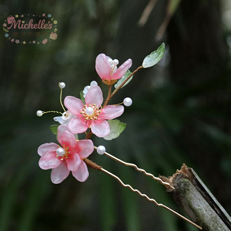 樂天商城 - ヘアアクセサリー キッズ 女の子 かわいい U字かんざし 合金製 漢服 和装 古典風 タッセル 揺れる 大ぶり ピンク 桃の花 フラワーモチーフ 発表会 記念撮影 イベント 七五三 春夏