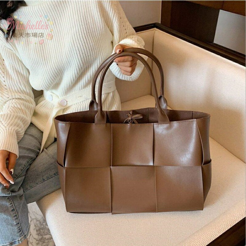 樂天商城 - トートバッグ レディース 春夏 PU革バッグ かばん トートバッグ 手提げ袋 韓国風 A4対応 PC収納 ポーチ おしゃれ 肩掛けバッグ大容量