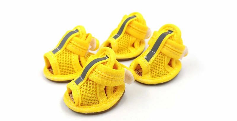 ペ 肉球保護 くつ保護 滑り止め レジャーシューズ 4ピース 暑さ対策 肉球やけど防止 サンダル 夏 ドッグシューズ 犬用靴 犬の靴