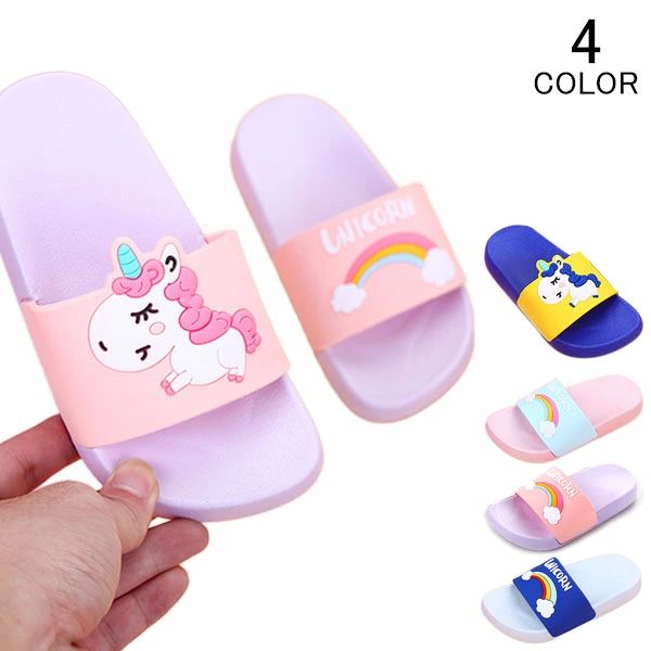 商品説明 ◆表地: ポリ塩化ビニル ◆ユニコーンと虹がキュートなキッズ用ラバーサンダルです。 ◆PVC柔らかい素材を使って、着る人に楽な感じを与えます。 ◆靴底には滑り止め抜群で、整体的に軽さ、通気性、排水性や速乾性に優れています。 ◆寝室...