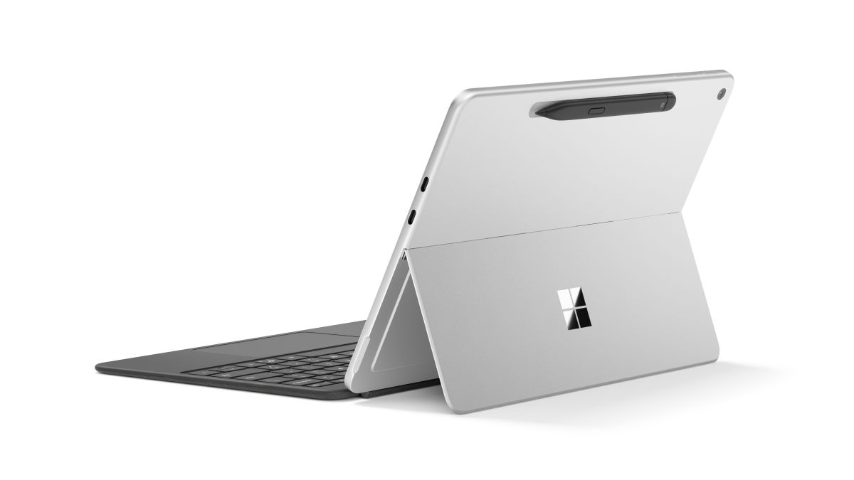 【Microsoft 公式ストア 限定モデル】 2点セット Surface Pro 12 インチ プラチナ Snapdragon X Plus 16GB 256GB + Surface Pro 12 インチ キーボード（スリム ペン付き） EP2-41605 Windows 11 Home Copilot+ PC