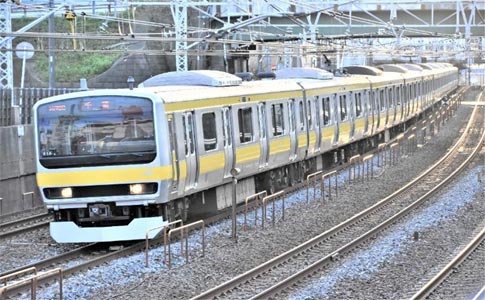 中央 総武線への投入されたE231系は2000年に登場しました電動車比率は先に登場した209-500系と同様の4M6Tの編成とし同車の特徴として5号車に6扉車のサハE230形が組み込まれ混雑の緩和が図られました中央 総武線に残ったE231-0系6編成はE231-500系にあわせて6扉車のない電動車比率を上げた6M4T化への組み換えと更新が行われ、現在もE231-500系とともに千葉-三鷹間で活躍中です ●品番HO-9123：動力付き●品番HO-9124：動力付き●品番HO-9125：動力なし●側面表示灯取付済み●一部表記印刷済み●車番は選択式で転写シート付属●ヘッドライトは電球色LEDによる点灯●前面表示部は白色LEDによる点灯●最小半径R490通過可能（S字型の線形は不可） ●メーカー：TOMIX ●商品番号：HO-9123 ●スケール：HOゲージ