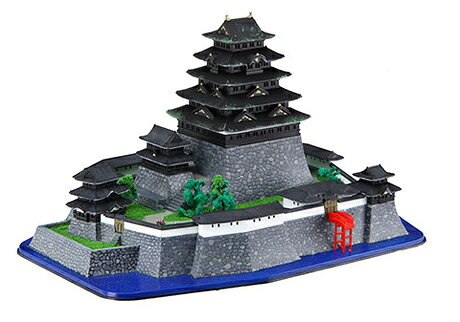 ■商品説明徳川十五代の征夷大将軍の居城、江戸幕府の最高政庁を再現。 現在は皇居として利用され、本丸・二ノ丸・三ノ丸部分は、皇居東御苑として開放されています。 天守閣、小天守閣、三重櫓、二重櫓、多門、多門櫓門、橋など多くの建物を再現。 パーツ数も少なめで組み立てやすく、完成後は20cm四方。 外周壁面には石垣の彫刻がほどこされています。■商品スペックメーカー：フジミ模型スケール：1/800JAN：4968728501017■備考モニターや画像解像度の問題により、色の見え方が実際の商品と異なることが御座いますので、予めご了承下さい。商品は新品・未開封です。