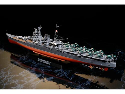 ■商品説明【時代が求めた航空巡洋艦、その実力を探る】太平洋戦争の後半、索敵能力を強化した航空巡洋艦に改装されたのが日本海軍の最上です。15.5cm3連装砲塔5基を備える大型軽巡洋艦、最上型の1番艦として昭和10年7月に竣工。その後、ロンドン海軍軍縮条約が無効になると主砲を20.3cm連装砲塔に換装し、重巡洋艦となりました。大戦前半にはマレー上陸作戦やバタビア沖海戦で奮戦。そして昭和17年6月のミッドウェー海戦での損傷の修復工事を機会に航空巡洋艦に改装されることとなったのです。艦体後部に水上機11機を搭載できる航空甲板を設け、さらに25mm3連装機銃10基など対空防御力も増強。昭和18年5月、生まれ変わった最上は同年11月のラバウル空襲による中破を経て再び兵装を強化しました。その後、昭和19年6月のマリアナ沖海戦で索敵任務に出撃。続く10月のレイテ沖海戦にも参加しましたが、敵艦載機の攻撃で大破炎上。日本海軍が実質的な終焉を迎えたこの戦いで、最上もミンダナオ海に姿を消したのです。■商品スペックメーカー：タミヤ品番：78021スケール：1/350JAN：4950344780211■備考【最上主要要目】基準排水量:12,000トン、全長:200.6m、出力:152,000馬力、速力:36ノット、兵装(改装完了時):20.3cm連装砲3基、12.7cm連装高角砲4基、25mm3連装機銃10基、61cm3連装魚雷発射管4基、艦載機:零式水上観測機、零式水上偵察機【模型要目】日本航空巡洋艦最上のプラスチックモデル組立てキットです。●1/350スケール、全長573mm、全幅76mm。船体後部に航空甲板を備えた独特なスタイルを、昭和18年の改装完了時の姿で余すことなくモデル化。●船体は上部を左右分割式、下部を一体パーツとして、美しい艦首をはじめとする船体フォルムを実感豊かに再現。●船体や航空甲板など大きな部品にはビス止めを使用し、確実に組立てられます。●コンパクトな艦橋構造物や誘導煙突など最上型の特徴をとらえて再現。●艦橋窓と探照燈のレンズ部分は透明パーツでリアルなアクセントを加えます。●主砲塔や魚雷発射管、高角砲やカタパルトなどは完成後も旋回可能。●主砲砲身は通常時と対空戦闘時のパーツを用意。ポリキャップにより完成後も差し換えられます。●前後マストや旗竿などは折れにくいABS樹脂を採用。●各部の対空機銃は消炎器や放熱板まで細密な仕上がり。●クレーンやカタパルト、艦載機のプロペラ、運搬車、滑走車などは繊細なエッチングパーツを用意。●アンカーチェーンとプロペラシャフトは金属製。●艦載機として零式水上観測機3機と零式水上偵察機8機をセット。繊細なモールドで存在感も十分。艦載機を飛行状態で展示できるスタンドも用意。●展示用の台座付き。写真はキットを組み立て、塗装したものです