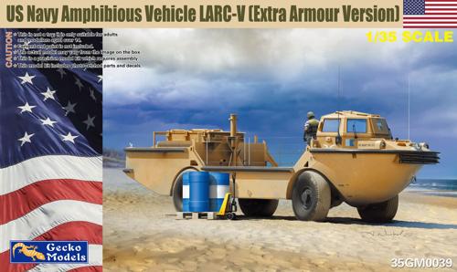 ■商品説明LARCはアメリカで開発された水陸両用車で、LARC-Vは1956年から開発が開始された最も小型の5トン型です。■商品スペックメーカー：ゲッコー・モデル品番：GEC35GM0039内容物/付属品：エッチングとデカール付きスケール：1/35JAN：4892667350392■備考※メーカー都合により入荷予定月と実際の商品仕様が変更になる場合がございます。予めご了承ください。※フィギュアは付属していません。