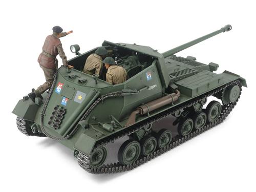 ■商品説明【逆転発想のタンクキラー】　1942年、イギリス軍はドイツ軍の8.8cm砲に匹敵する性能を持つ、17ポンド砲を搭載する自走砲アーチャーの開発に着手しました。本格的な対戦車車輌が配備されるまでのつなぎ役として、既存の車輌を改造することとされ、最終的にバレンタイン歩兵戦車が選ばれました。小型の車体に長大な主砲を搭載するため、バレンタインの車体を延長し前後逆にして使用。車体前半部分を戦闘室として砲を後ろ向きに搭載しました。高速徹甲弾を使用すれば距離約900mで厚さ192mmの装甲板を貫徹でき、ドイツ軍のあらゆる戦車を遠距離から撃破可能。1944年4月に生産が開始され、機甲師団や歩兵師団の対戦車大隊に配備。同年10月に初めて実戦投入され、ドイツ戦車に対する切り札として大きな働きを見せました。■商品スペックメーカー：タミヤ品番：35356スケール：1/35JAN：4950344353569■備考【模型要目】　対戦車自走砲アーチャーのプラスチックモデル組み立てキットです。★1/35スケール、全長191mm、全幅78mm。★入念な実車取材に基づいて、姿勢の低い車体に長砲身の主砲を搭載した精悍な姿を実感豊かにモデル化。★バレンタインをベースに延長された車体は、装甲板の接合部分の溶接模様までリアルに再現しました。★主砲は迫力あふれるフォルムや砲尾部分なども繊細なディテールで表現。★オープントップの戦闘室内部も砲弾ラックや車載機銃など多彩な装備品で立体感十分。★目標を指示するコマンダー、射撃準備をするガンナー、砲弾を手にするローダーの人形3体をセット。★カナダ軍とイギリス軍所属車のデカール2種類付き。写真はキットを組み立て、塗装したものです