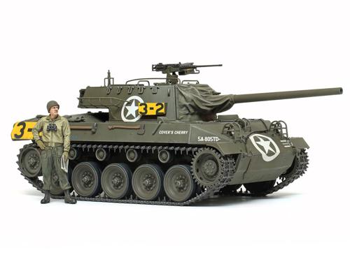 ■商品説明【 俊足で名を馳せた対戦車戦の急先鋒 】 第二次大戦中、タイガーやパンサーなどの強力なドイツ軍戦車に対抗するべく、アメリカ陸軍が開発した駆逐戦車がM18ヘルキャットです。索敵力を重視したオープントップの砲塔に、高威力の76mm戦車砲を装備。砲塔内のスペース確保のため、主砲装填部は砲身を軸に45度回転した状態でレイアウトされました。また、コンパクトな車体は軽量化が追求され、オートマチックトランスミッションや、アメリカ戦車では初となるトーションバーサスペンションなども導入。車体後部に搭載した星形9気筒ガソリンエンジンにより80km/hを超える最高速度を発揮し、第二次大戦における装軌式車輌の中で最速を誇りました。ヘルキャットの生産は1943年7月に始まり、1944年のイタリア戦線で初陣を迎えます。その後は北西ヨーロッパや太平洋戦線にも出動し、高速性能と火力を活かしたヒット＆アウェイ戦法でドイツ戦車を次々に撃破。対戦車戦闘の急先鋒として、アメリカ軍の勝利に貢献したのです。■商品スペックメーカー：タミヤ品番：35376スケール：1/35JAN：4950344353767■備考写真はキットを組み立て、塗装したものです【 模型要目 】 M18 ヘルキャットの1/35スケール、プラスチックモデル組み立てキットです。★全長192mm、全幅80mm。実車取材に基づき、高さを抑えた車体に強力な76mm戦車砲を搭載した、精悍なスタイルを実感豊かに再現。★主砲装填部や砲弾ラック、無線機、旋回ギヤなど、砲塔内部も密度感ある仕上がり。★防盾に装着されたキャンバスカバーの質感もリアルに表現しました。★ヘッドライトのレンズはクリヤーパーツ。★複雑な足まわりはパーツの一体化を進めて組み立てやすさに配慮。★シングルピンタイプの履帯は直線部分を一体とした連結式です。★立ち姿の戦車兵の全身像1体、大戦末期のイタリア戦線に展開した車輌のマーキング2種類をセットしました。