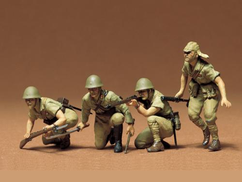 ■商品説明太平洋戦争中の日本陸軍歩兵を再現したプラスチックモデル組み立てキットです。軍刀を片手に指揮する将校1体と小銃を射撃中のポーズや小銃や重擲弾筒を手に前進するポーズの兵士3体の計4体をセットしました。服装は将校が防暑略衣とブーツを着用、兵士も南方戦線での半袖防暑シャツ姿での再現。ヘルメットと略帽を選んで取り付けられます。38式歩兵銃や89式重擲弾筒、そして将校用の双眼鏡や地図ケースなども繊細な仕上がりです。97式中戦車と組み合わせての情景も楽しめます。■商品スペックメーカー：タミヤ品番：35090スケール：1/35JAN：4950344995493■備考人形4体入り写真はキットを組み立て、塗装したものです