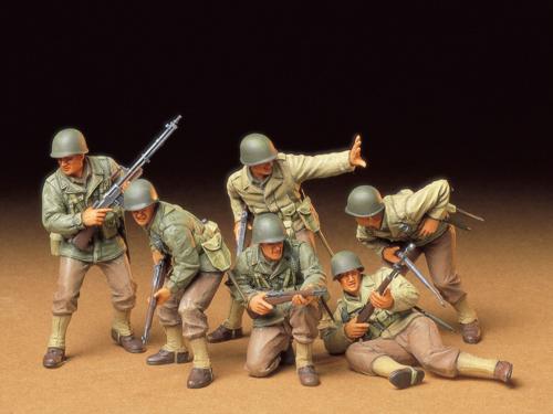 ■商品説明第二次大戦中のアメリカ軍歩兵を戦闘中のダイナミックなポーズで再現したプラスチックモデル組み立てキットです。下士官2名と兵士4体をセット。服装はM1941とM1943フィールドジャケットにキャンバスレギンスというスタイルでモデル化しました。後続する兵士に指示を出す下士官や物陰に身を潜め突撃のチャンスをうかがう兵士など緊迫感もたっぷり。M1ガーランドやトンプソンマシンガンなど火器類もシャープな仕上がりです。シャーマン戦車などと組み合わせての情景も楽しんで頂けるでしょう。■商品スペックメーカー：タミヤ品番：35192スケール：1/35JAN：4950344996209■備考人形6体入り