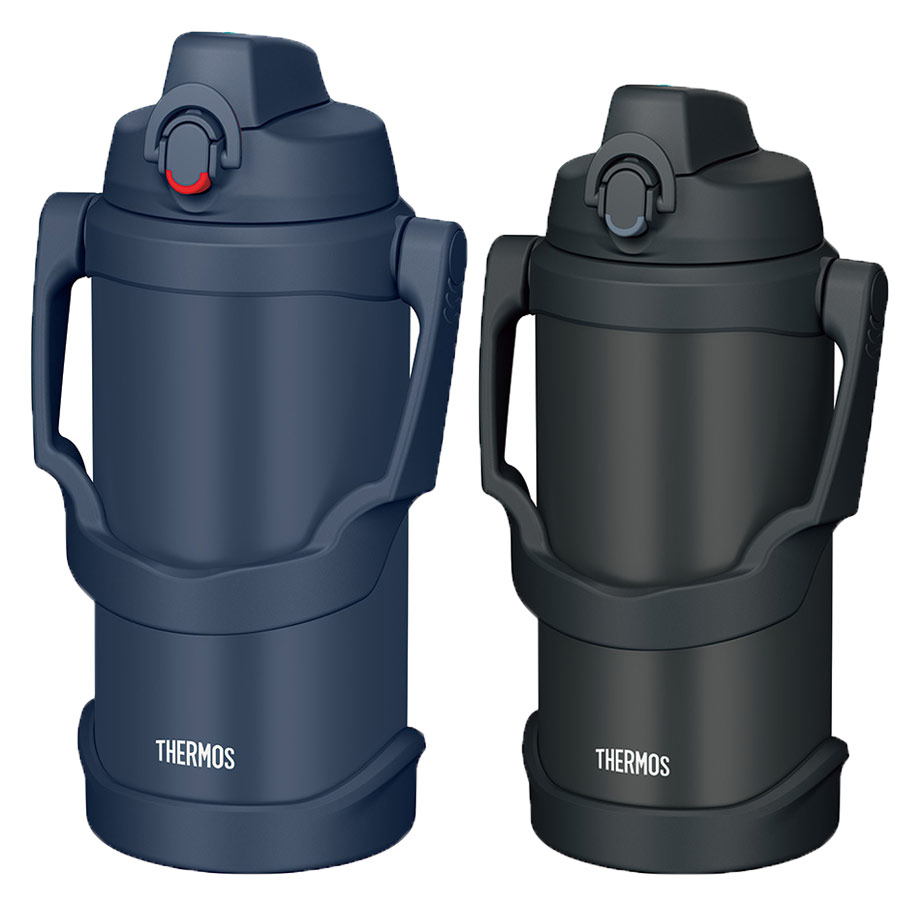 【色】 ネイビー、ブラックジェイド 【重量】 容量：2000mL 【特徴】 「新構造ハンドル」で飲みやすい、大容量スポーツジャグ 新構造「ラク持ちハンドル」で、どんな飲み方にも対応 スポーツ飲料にも対応 氷を入れやすい広口設計 【販売単位】 1本 【入数】 1本 ［ 40830059d ］ 4083005913: ネイビー 4083005914: ブラックジェイド