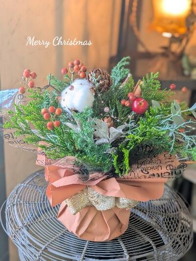 ♪クリスマス限定◆フレッシュグリーンを使った「クリスマスブーケ」「クリスマスツリーアレンジ」「クリスマス生花」お祝い「クリスマス」「お誕生日」「お歳暮」「クリスマス」「クリスマスアレンジ」「アレンジ クリスマス」「クリスマス 花 アレンジ」