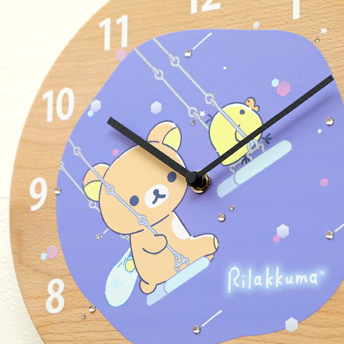 クラピア・観葉植物専門店ミドリスの壁掛け時計 木製 リラックマ ブランコ キャラクター おしゃれ かわいい 木 アナログ インテリア リビング 日本製 プレゼント ギフト 寝室 子供部屋 天然木 無垢材 非電波｜アングル3