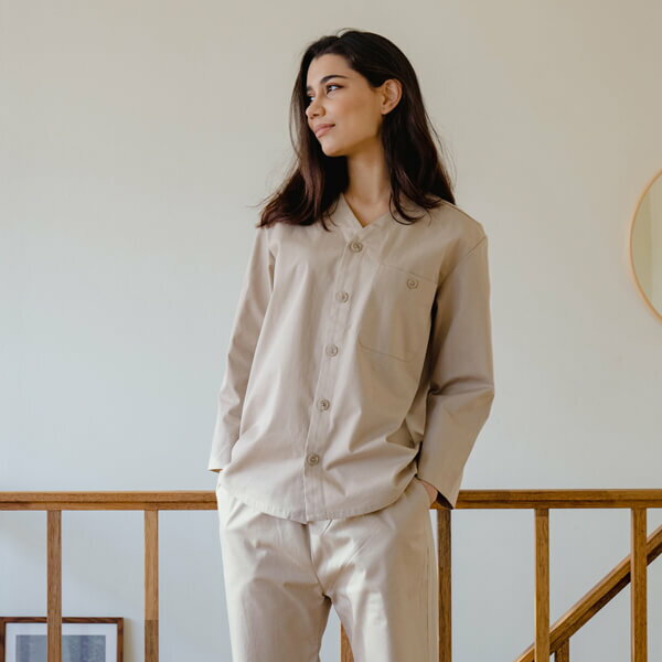 女性用 Patient gown ☆V-neck Cotton Solid Patient Gown Beige Pants☆病院ユニフォームデザイナー専門ブランド Acmeci☆医者・病院制服・手術着・スクラブ・医務衣などの専門店です♪ Acmeci