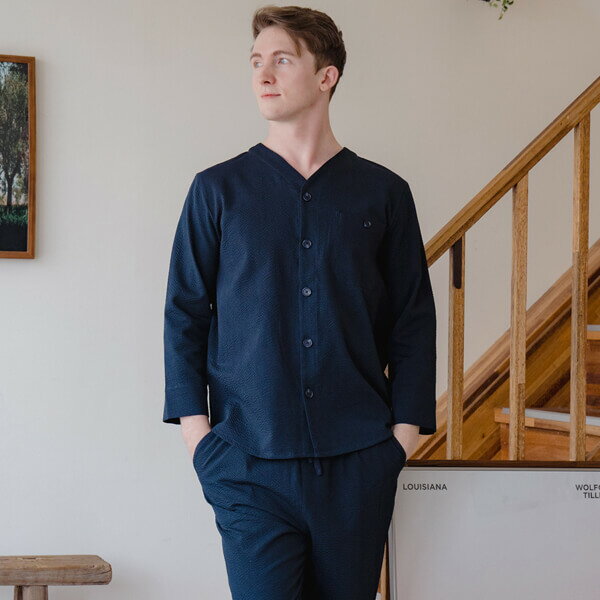 男性用 Patient gown ☆V-neck Ripple Patient Gown Navy shirts☆病院ユニフォームデザイナー専門ブランド Acmeci☆医者・病院制服・手術着・スクラブ・医務衣などの専門店です♪ Acmeci