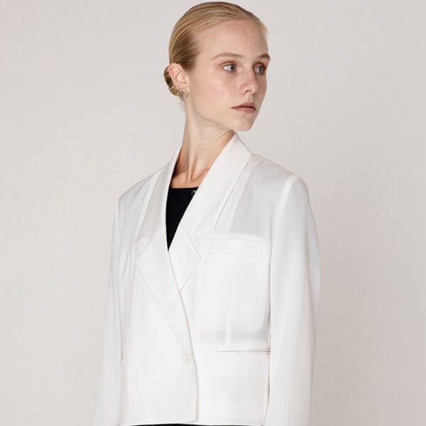   Ĺµ Low lapel cropped wrap. Female jacket.±˥եǥʡ֥...