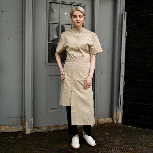 丈の差をつけて感覚的にデザイン ウエストエプロン☆Different length welt pocket waist apron Beige #AA1933☆ユニフォームデザイナー専門ブランド a.mont☆飲食店・ホテル・サービスユニフォー…