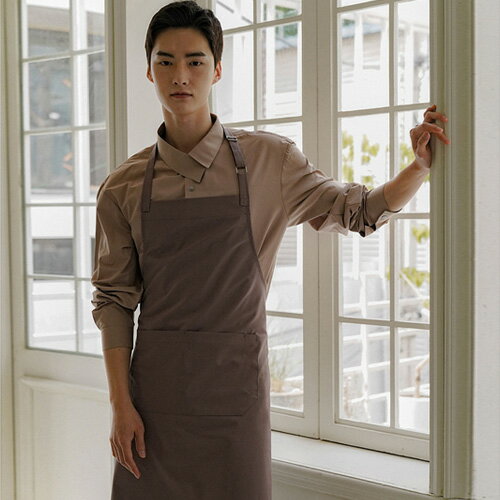 機能性素材の長所を最大限シェフエプロン☆Colmar wrinkle-free neck strap apron Brown #AA1962☆ユニフォームデザイナー専門ブランド a.mont☆飲食店・ホテル・サービスユニフォーム 制服 接客…