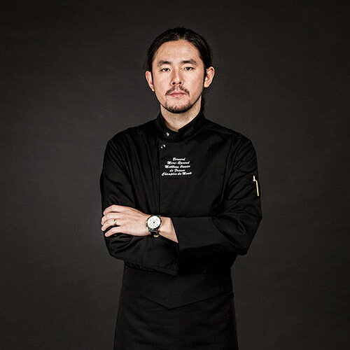 パリデザイン シェフジャケット☆the covering chef coat black AJ1641☆ユニフォームデザイナー専門ブランド a.mont☆飲食店 ホテル サービスユニフォーム（制服）接客 厨房 コックコート エプロンなどの専門店です♪ ☆a-montジャケット