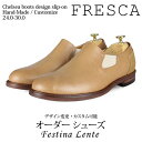 商品名 Fresca 商品コード FL-0028 ブランド名 Festina Lente（フェスティーナレンテ） カラー ベージュ 素材 アッパー ： 本革 / スエード（豚革） ライニング（裏地）： 本革 （豚革） 中敷き： 本革 アウトソール ： ラバー サイズ 22.0cm~30.0cm ヒール高さ 3cm（基本）/ 3.5cm / 4cm / 5cm インソールの高さ 0.5cm / 1cm / 2cm / 3cm 足幅・足囲サイズ 足幅 広め / 足囲 広め標準または細めの場合には選択不要 製作期間 15日~20日 注意事項 伝統を重んじる工房での製作のため、製作にはお時間を頂戴しております。 製作期間だけで通常15〜20日程度をいただいており、配送まで合わせますと3〜4週間となります。 その時々の注文状況やシーズンによる配送期間の変動もあり、製作や配送期間は前後いたします。 イタリア産皮革を使用しておりますため、入庫状況による遅延が生じる場合もございます。 ハンドメイド製品はご注文後すぐに製作が開始される場合もございますため、注文直後でもキャンセルやカラー/サイズ変更が難しい場合がございます。 また、製作期間についてはその時々の注文状況により前後いたしますため、配送日や時間については確約出来かねます。 製作や配送の遅延により、ご案内よりもお届けが遅れる場合には別途ご連絡いたしますが、通常はご注文確認後発送までご連絡を差し上げておりませんのでご了承ください。 《　mielshop@shop.rakuten.co.jp　》 こちらからの連絡を必ず受信できるようご注文前に設定をご確認ください。 サイズやデザインについて疑問をお持ちの際にはお気軽にお問い合わせください。 工房に確認の上でご連絡いたします。 ハンドメイド製品のため、決済は前払いのみ対応となっております。 天然皮革を使用しておりますため、季節などにより色味が多少異なる場合がございます。 また、傷や汚れ、色ムラなども天然皮革の特徴ですので予めご了承ください。 商品イメージは実物に近いものを掲載しておりますが、色味についてこだわりの方はご購入をご遠慮ください。Option Information 商品ページ 製作オプション 1.サイズ 2.カラー 3.ヒール高さ 4.インソール高さ 5.足幅、足囲サイズ 6.ライニング（裏地） 7.靴底アウトソール 8.ミッドソール 9.滑り止めアウトソール ※注意事項※