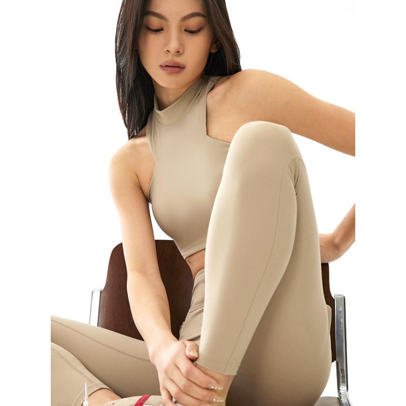 ヨガウェア レディース スポーツブラ ランニングパンツ セットアップ 速乾性 ストレッチ トレーニングウェア フィットネス 運動着 ジョギング 吸汗性 通気性 女性用 上下セット スポーツウェア