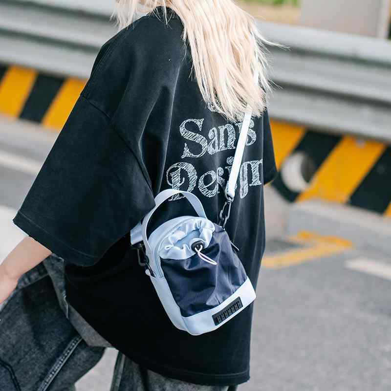 スポーツバッグ 斜めがけ 巾着型 バケットバッグ 軽量 スマホ 零銭入れ アウトドア 防水 撥水 ブラック..