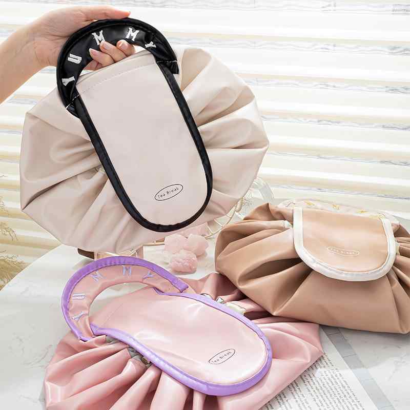 化粧ポーチ レディース 大容量 巾着型 PUレザー 防水 メイクポーチ 洗面用具 収納バッグ 旅行用 超軽量 整理整頓 シンプル おしゃれ かわいい